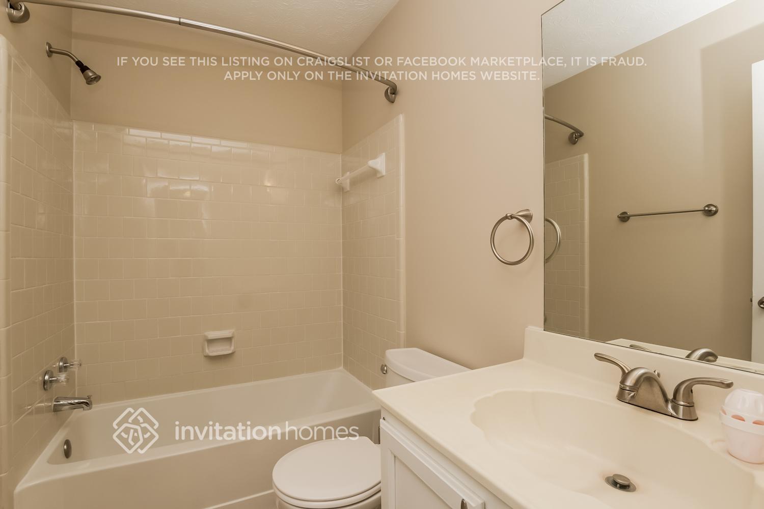 Building Photo - 10960 Pinehigh Dr