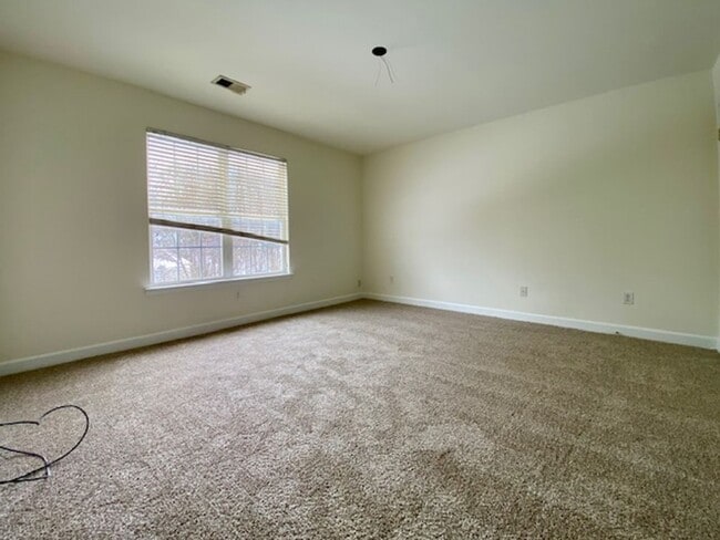 Building Photo - 1/2 MONTH FREE! ?Upgraded 4BR with Brand New Flooring & Private Backyard – Available Feb 15