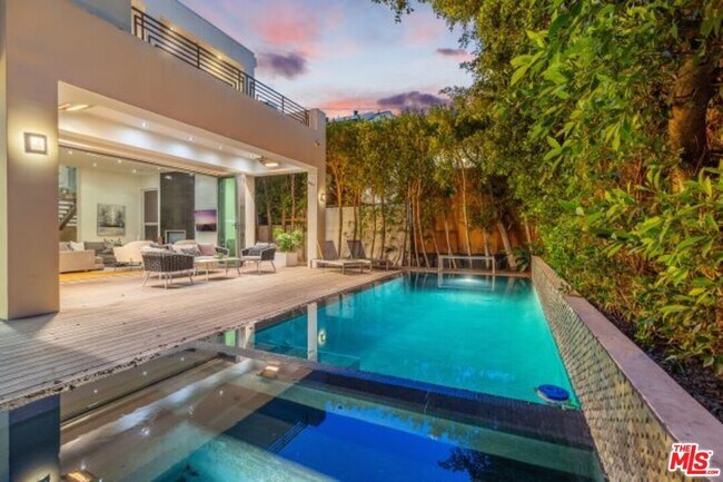 Building Photo - 833 N Orange Grove Ave