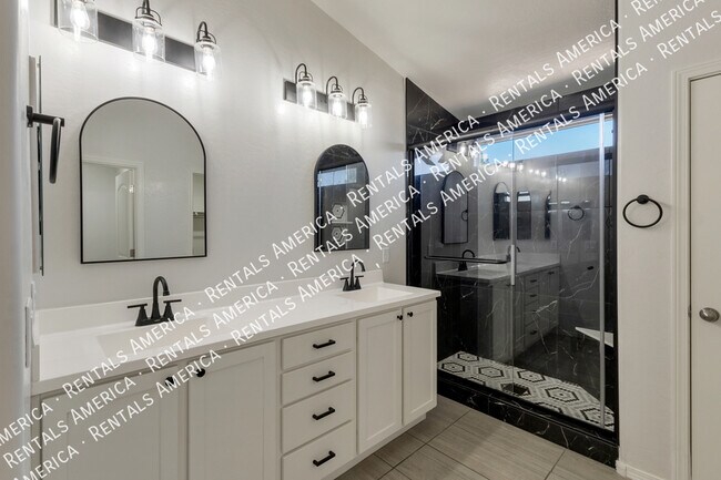 Building Photo - 1744 E Desert Breeze Pl