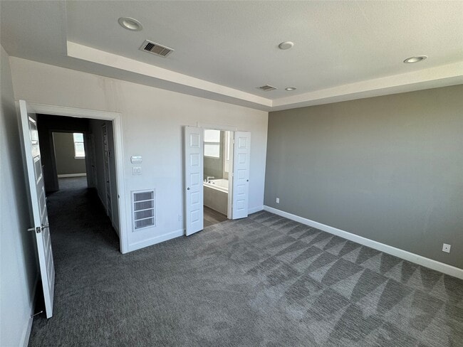 Building Photo - 304 Jensen Dr