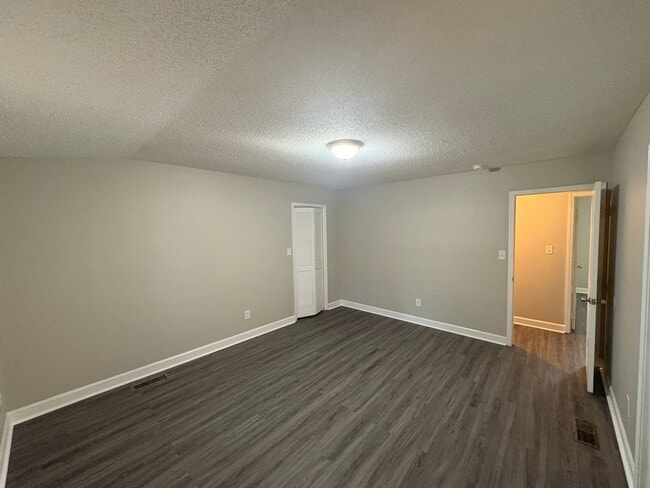 Building Photo - For Rent