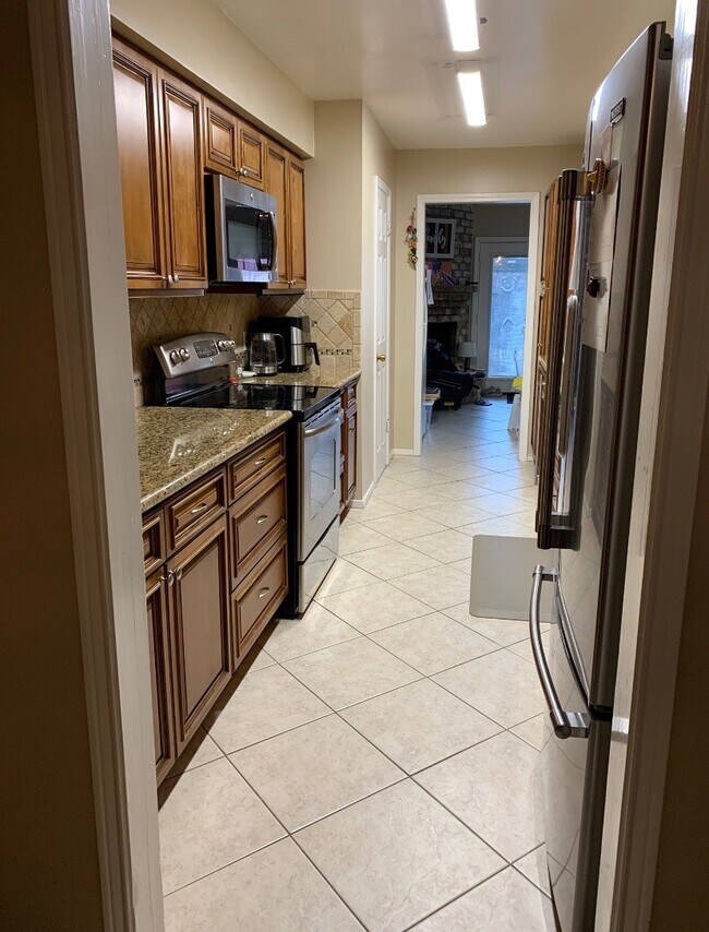 Building Photo - 13078 Trail Hollow Dr