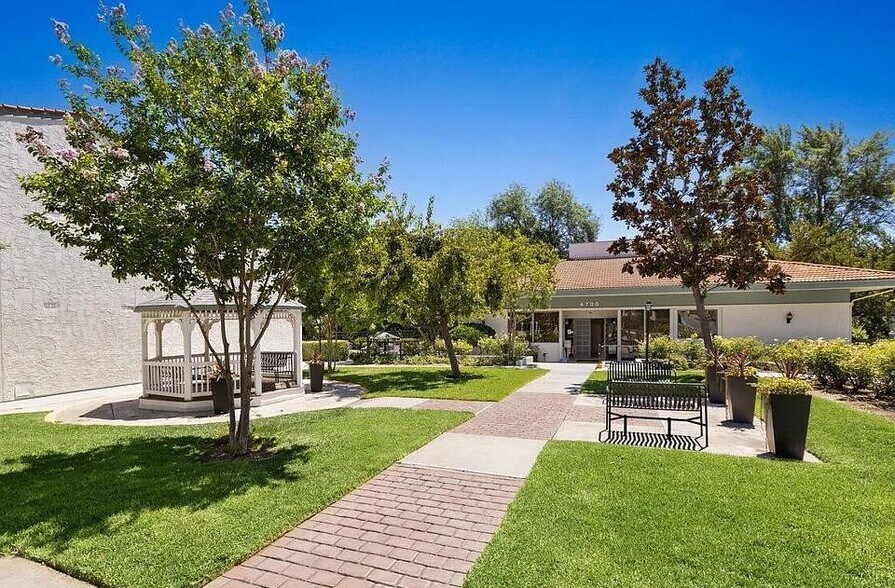 Building Photo - 4716 Park Granada