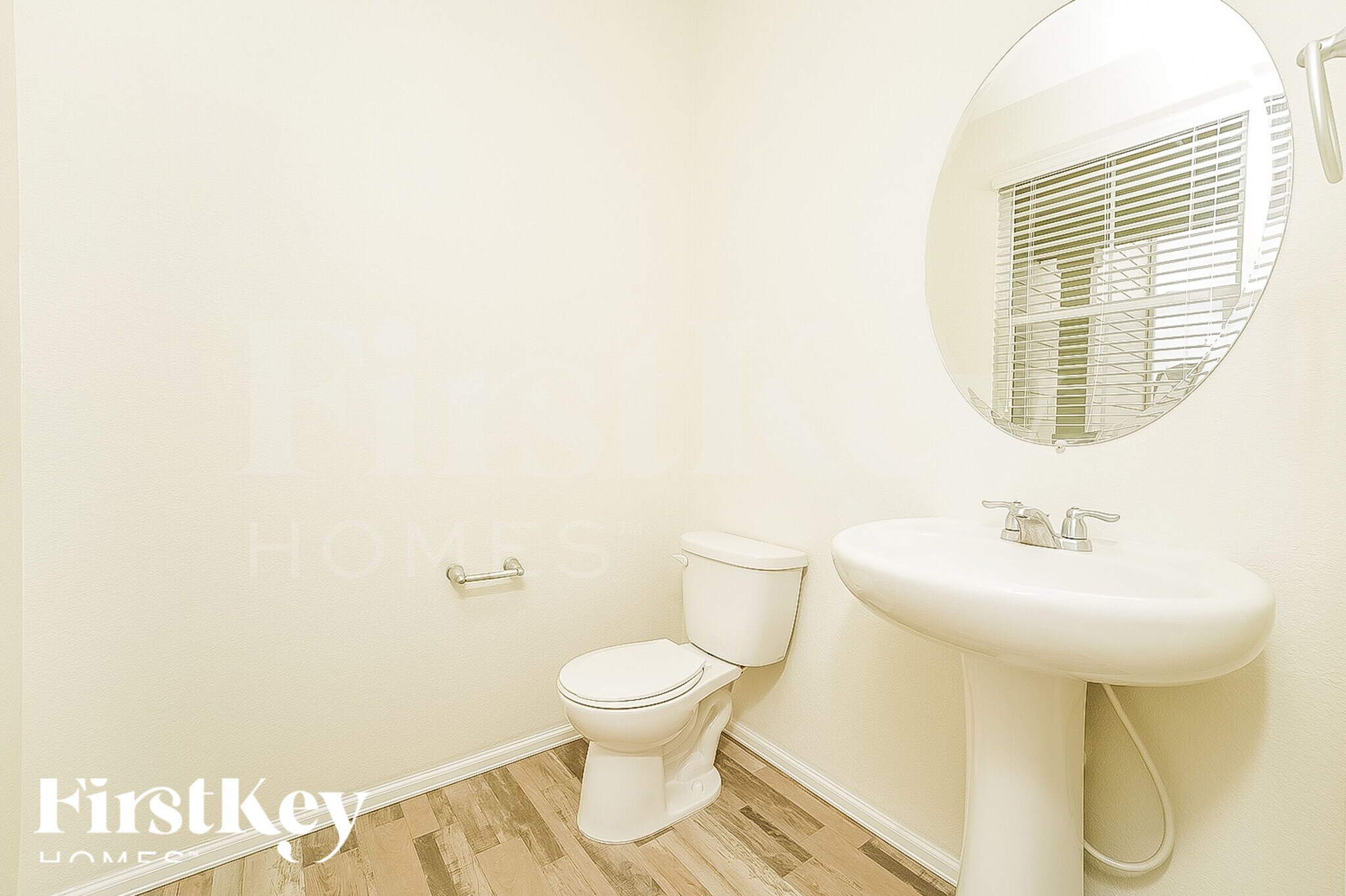 Building Photo - 816 Draw St