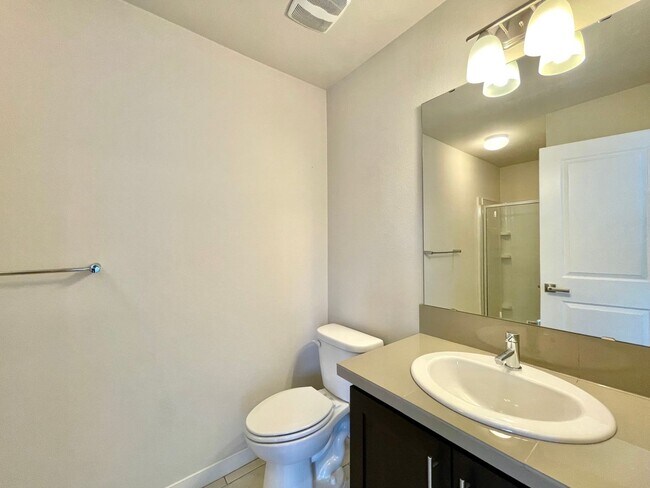 Building Photo - Great Townhome for rent