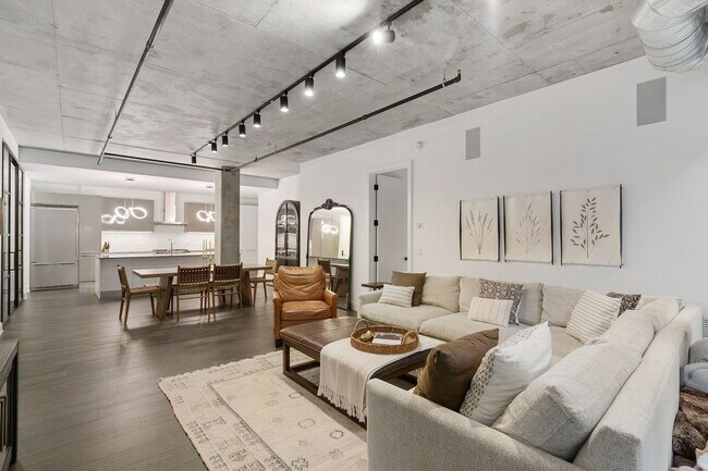 Building Photo - 111 S Peoria St