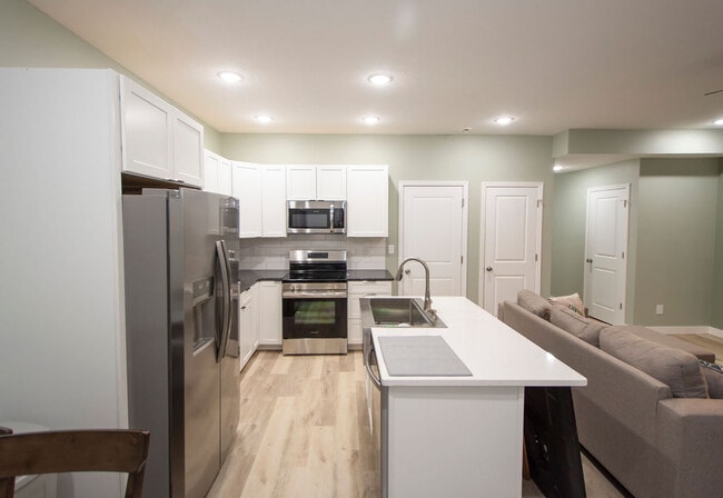 Building Photo - 2014 Cherry St