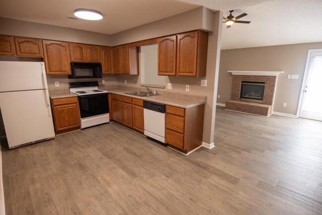 Building Photo - 130 Hawthorne Oaks Way