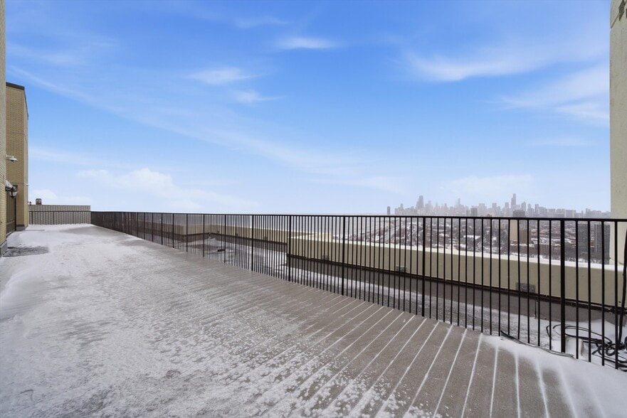 Building Photo - 2800 N Lake Shore Dr