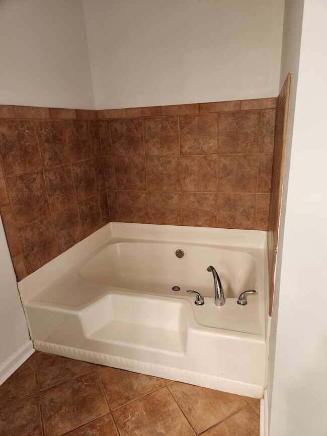 Building Photo - Newly Remodeled South Fulton Single Family