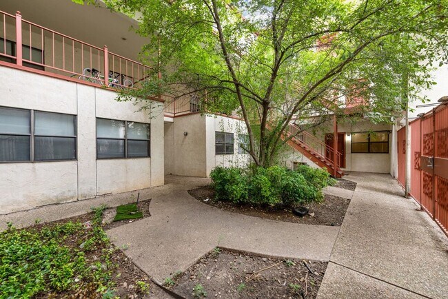 Primary Photo - 1/1 Apartment Walking Distance to UT