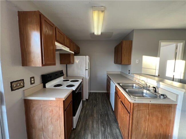 Building Photo - 5908 Greengate Dr