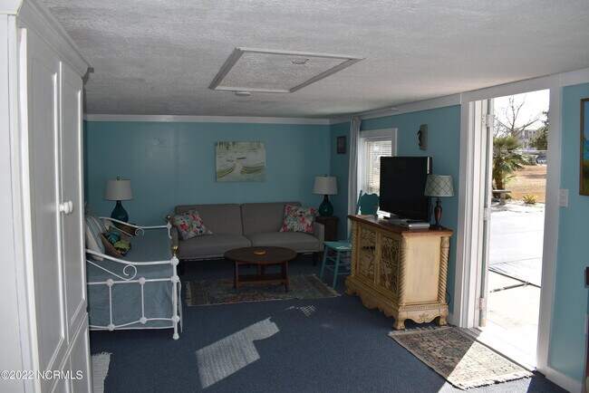 Building Photo - 384 Hamilton Dr SE