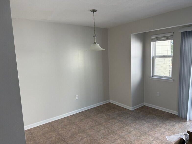 Building Photo - 204 Treeline Ln