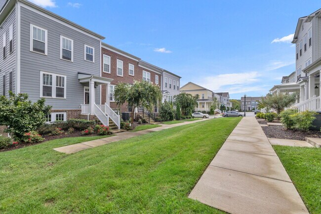 Building Photo - 300 Kara Ln