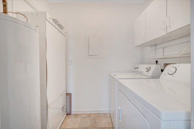 Building Photo - 518 Hillview Dr