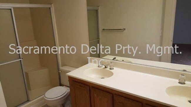 Building Photo - 3 Bedroom Greenhaven Home