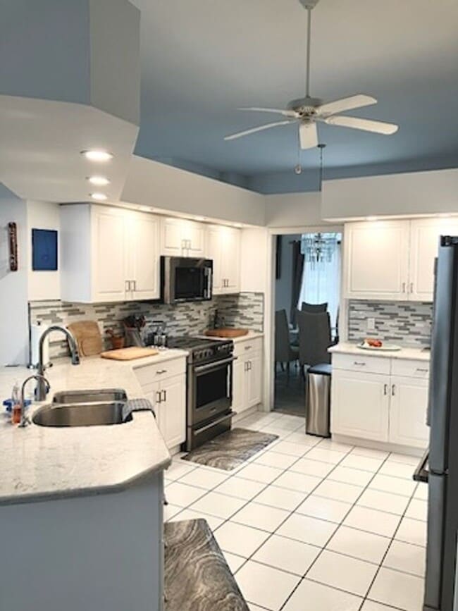 Building Photo - Home