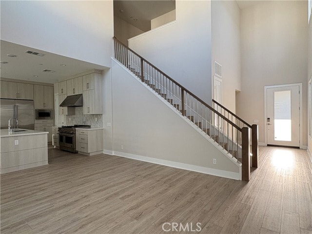 Building Photo - 160 Longden