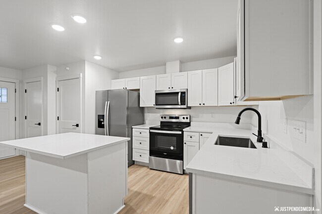 Building Photo - 12378 Lake St