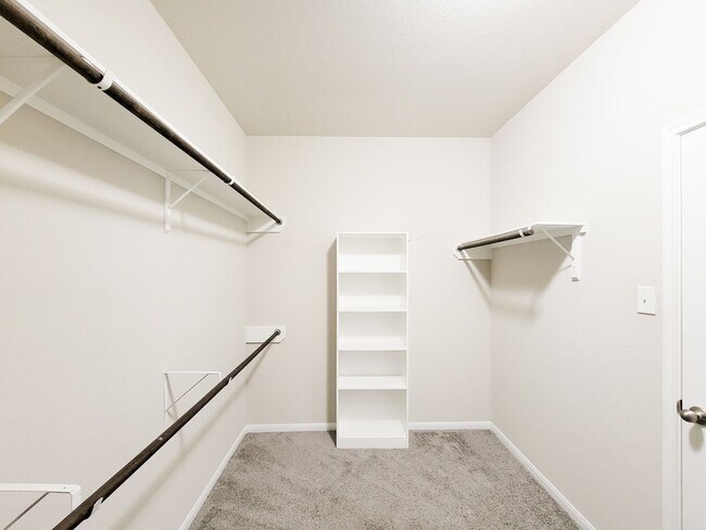 Building Photo - Live comfortably in this stunning Lake Rid...