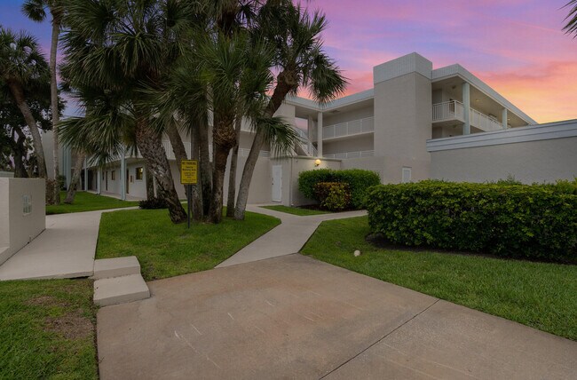 Building Photo - 1595 N Atlantic Ave