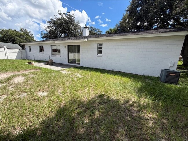 Building Photo - 803 Calabria Dr