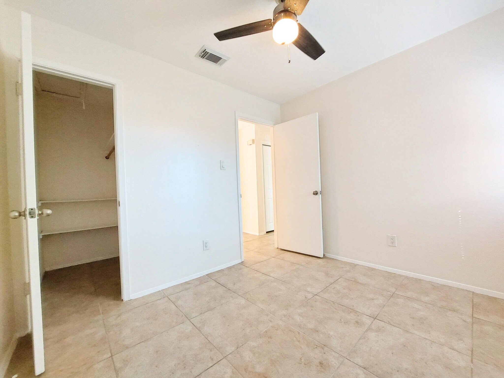 Building Photo - 111 Meteor Dr