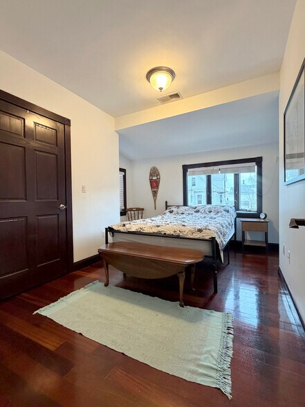 Building Photo - 52 Sheridan Ave