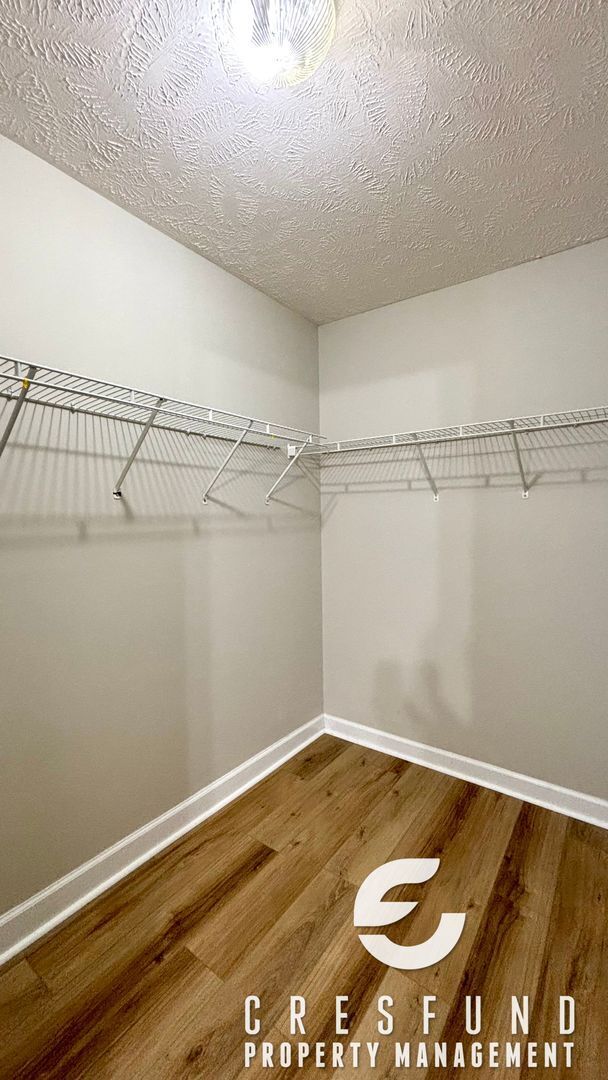 Building Photo - BRAND NEW FLOORING!!! - 2 Bed, 2 Bath Cond...