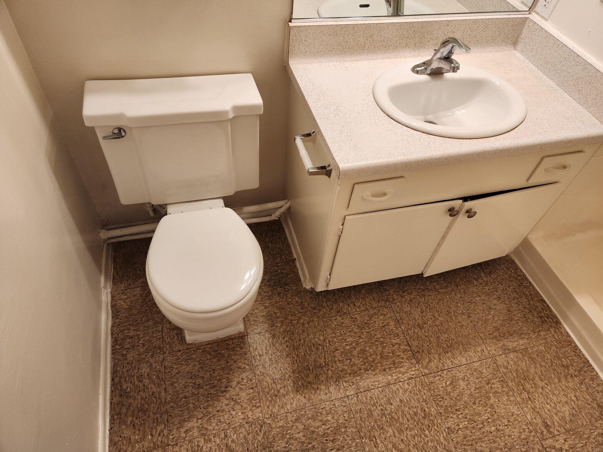 Building Photo - 1400 Freeman Ave