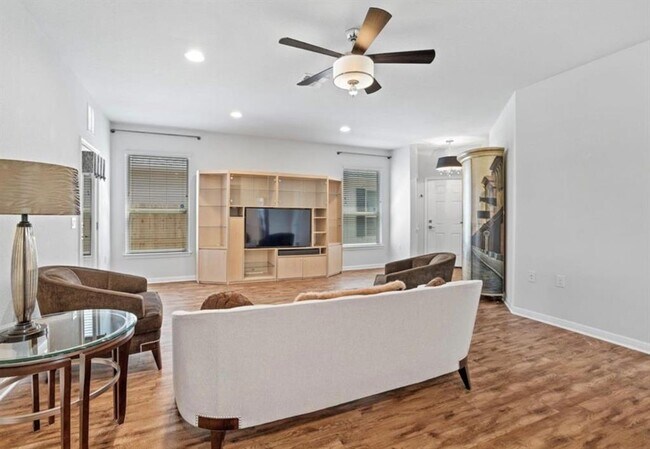 Building Photo - 732 Fortrose Ter