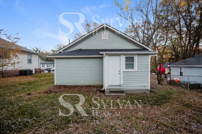 Building Photo - The ideal space to balance life, work, and play.