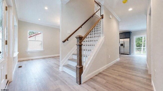 Building Photo - 456 S Nectar Ave