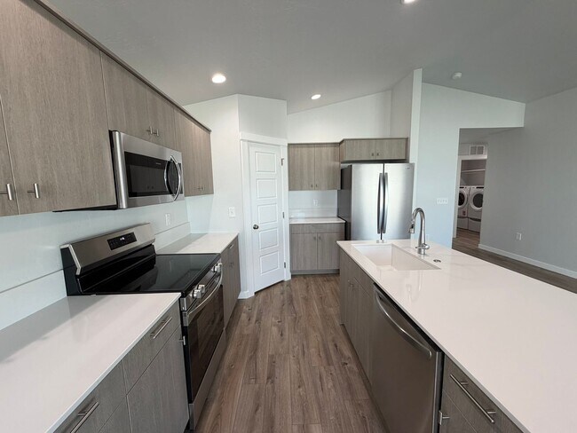 Building Photo - Move-In Special! Brand new 3 bed 2 bath ho...