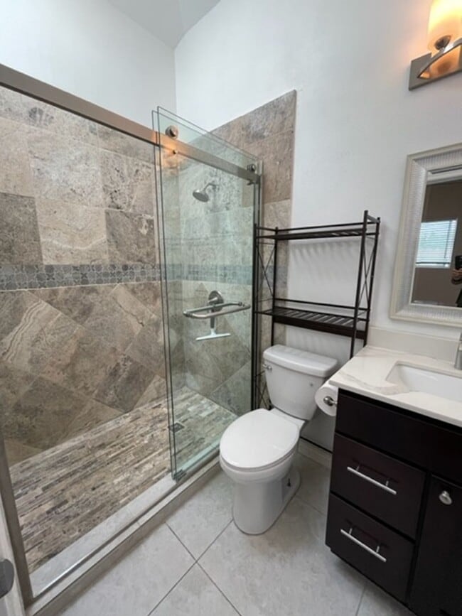 Building Photo - Newer Carriage Unit