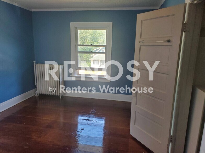 Building Photo - 608 Red Wing Ave