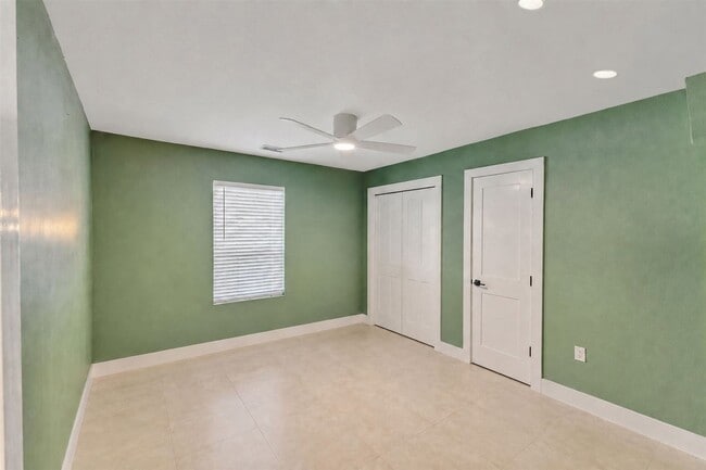 Building Photo - 403 Crossbow Dr