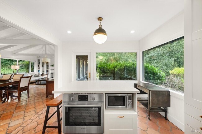 Building Photo - 1244 N Fitch Mountain Rd