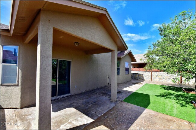 Building Photo - 12569 Wolf Berry Dr