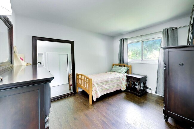 Building Photo - 115 S Kainer Ave