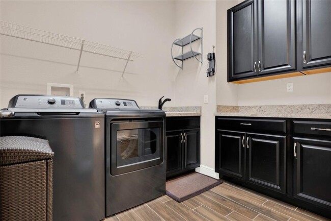 Building Photo - 3920 Grassland Lp