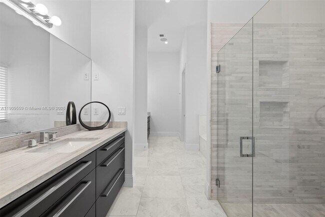 Building Photo - 9580 SW 101st Terrace