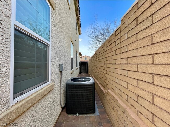 Building Photo - 354 Mezzaforte St