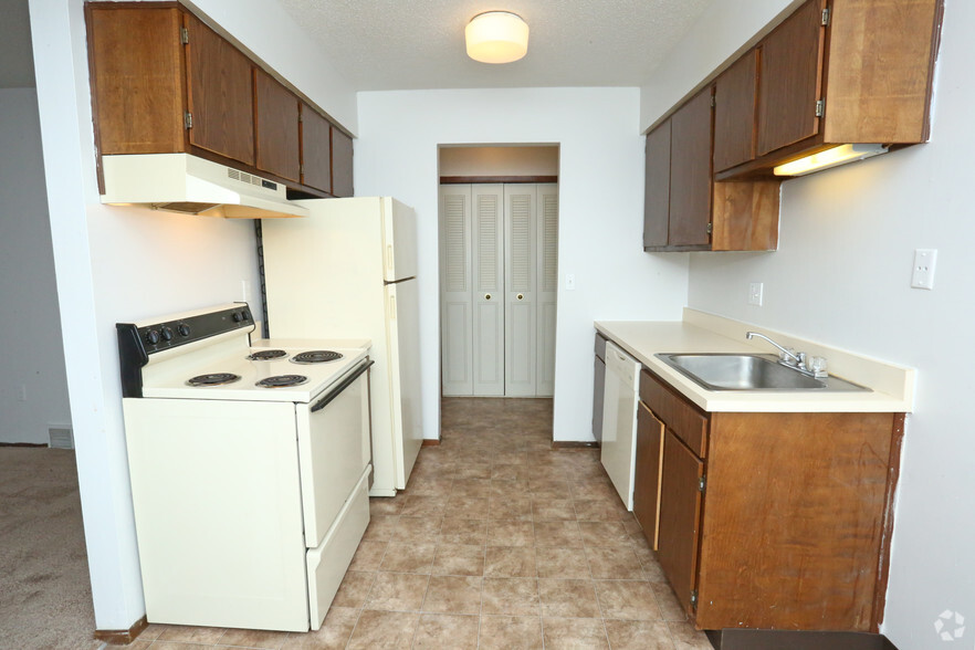 1bdrm Kitchen - Baypointe Apartments