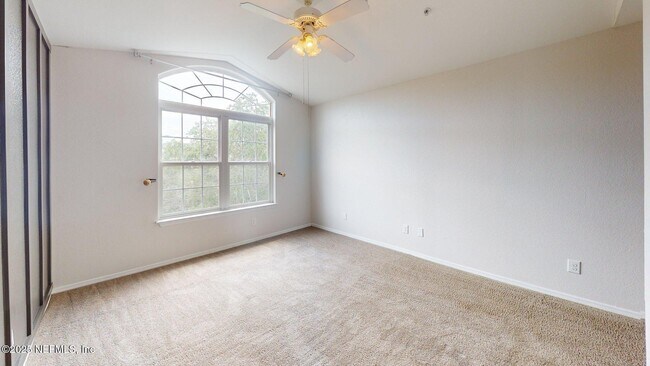 Building Photo - 13810 Sutton Park Dr N