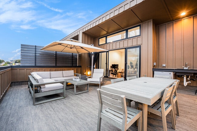 Building Photo - 622 Bellemeade Ave NW