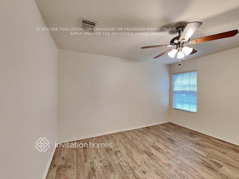 Building Photo - 802 Lazy Bayou Dr