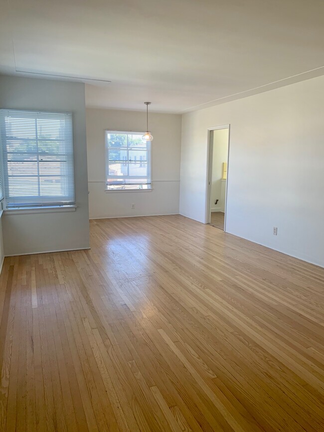 Living/Dining Room - 1134 W 85th St